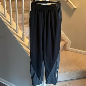 Nike Jordan Men’s NWOT black joggers.